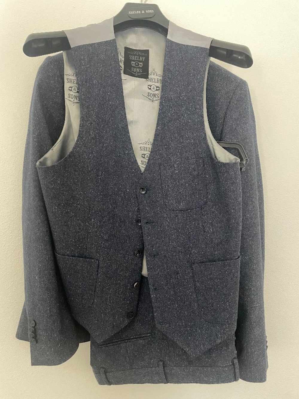 New without tags 3 piece Shelby & Sons suit 38R jacket and vest / 32S pants Navy